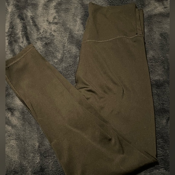 American Eagle, size medium, High Waisted Crossover Everything Legging. Black‎ - Picture 6 of 7